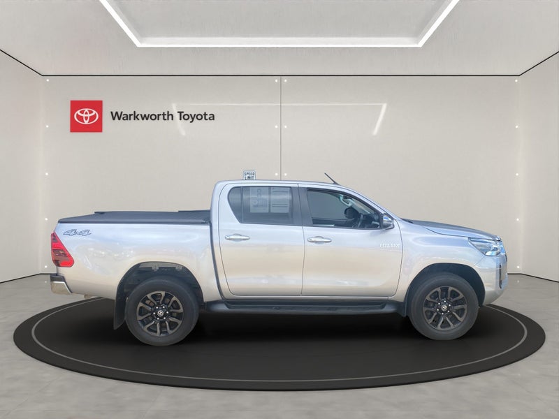 2022 Toyota Hilux SR5 2.8DT 6MT 4WD DCW/4D/5S (... image 2