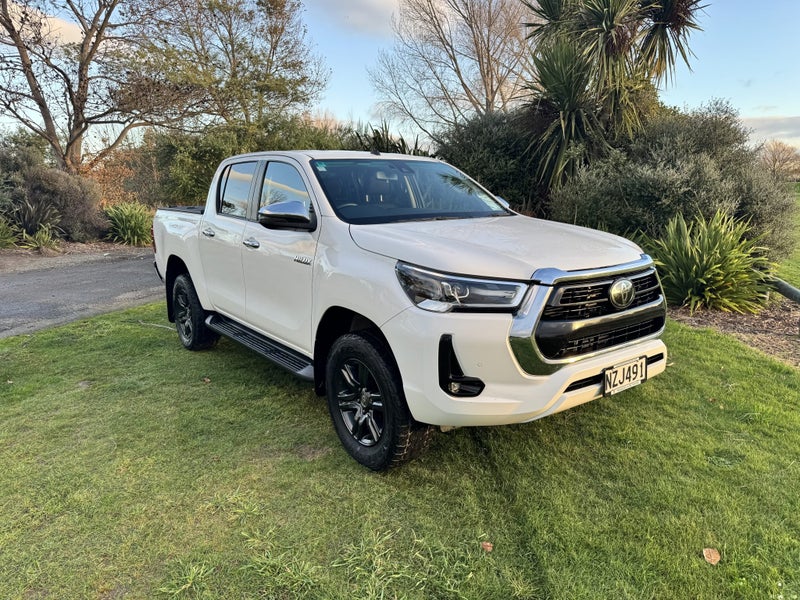2022 Toyota Hilux SR5 2.8DT Automatic 2WD Doubl... image 3