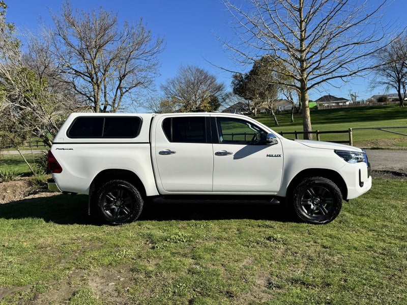 2022 Toyota Hilux SR5 2.8DT Automatic 2WD Doubl... image 5