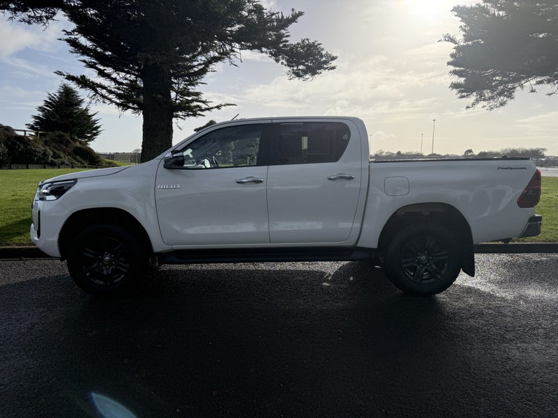 2022 Toyota Hilux SR5 2.8DT Automatic 2WD Doubl... image 3