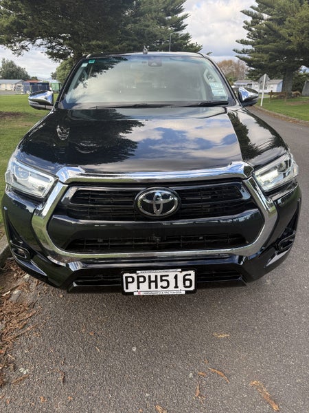 2022 Toyota Hilux SR5 2.8DT Automatic 4WD Doubl... image 3