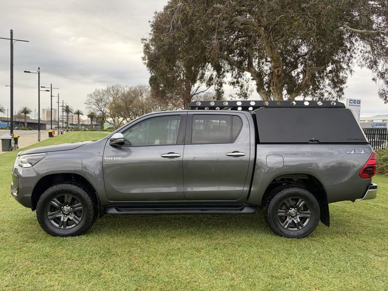 2022 Toyota Hilux SR5 2.8DT Automatic 4WD Doubl... image 4