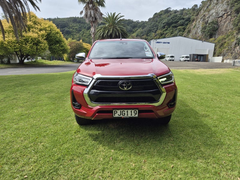 2022 Toyota Hilux SR5 2.8DT D/C 4WD image 2