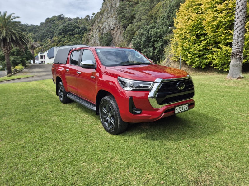 2022 Toyota Hilux SR5 2.8DT D/C 4WD image 3