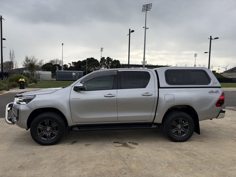 2022 Toyota Hilux SR5 4WD 2.8DT Automatic Doubl... image 4