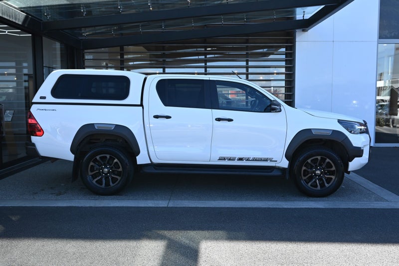 2022 Toyota Hilux SR5 Cruiser 2.8 Turbo Diesel... image 5