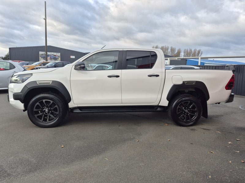 2022 Toyota Hilux SR5 CRUISER 2.8DT Automatic 2... image 5