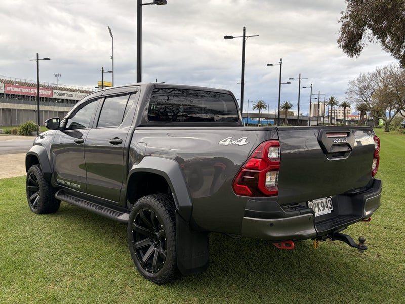 2022 Toyota Hilux SR5 Cruiser 2.8DT Double Cab... image 5