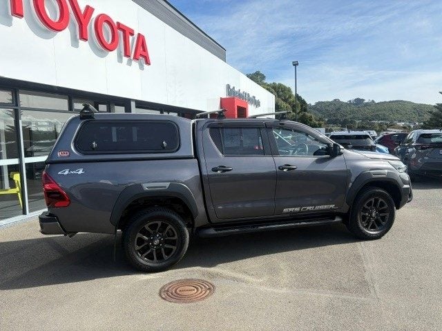 2022 Toyota Hilux SR5 Cruiser 4WD image 3