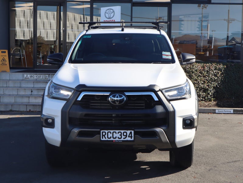 2022 Toyota Hilux SR5 Cruiser 4WD, Leather image 2