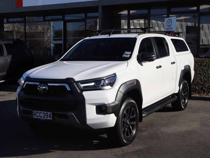 2022 Toyota Hilux SR5 Cruiser 4WD, Leather image 3