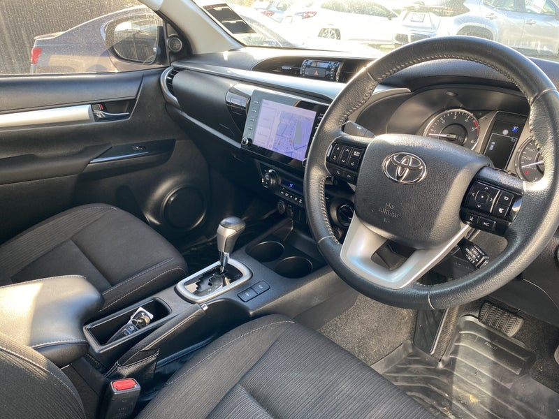 2022 Toyota Hilux SR5 TD DC 2.8DT 4WD image 5