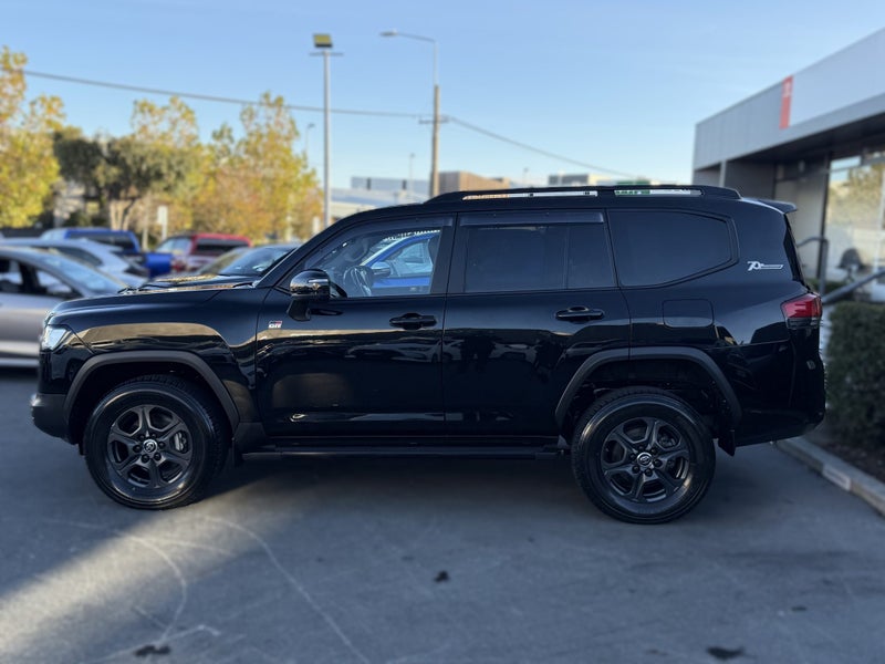 2022 Toyota Land Cruiser 300 GR Sport 3.3L Twin... image 4