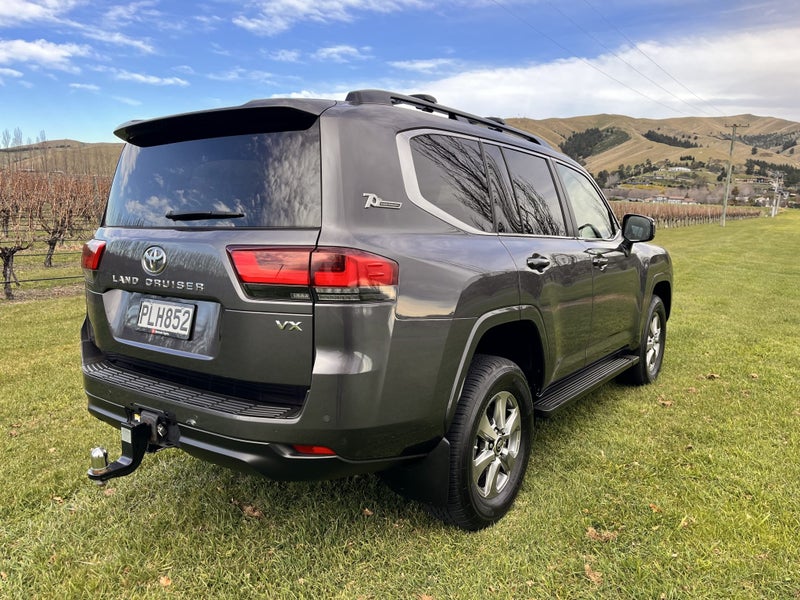 2022 Toyota Land Cruiser 300 VX 3.3DT 10AT 4WD... image 4