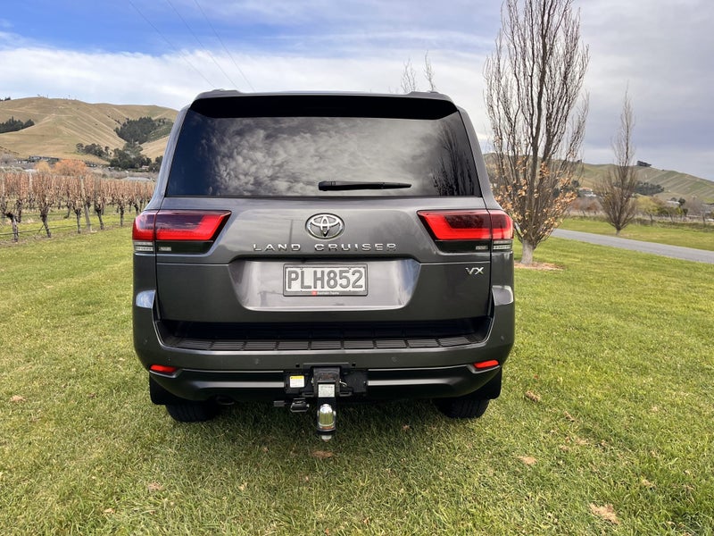 2022 Toyota Land Cruiser 300 VX 3.3DT 10AT 4WD... image 5