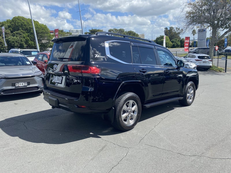 2022 Toyota Land Cruiser 300 VX 3.3DT 10AT 4WD... image 2
