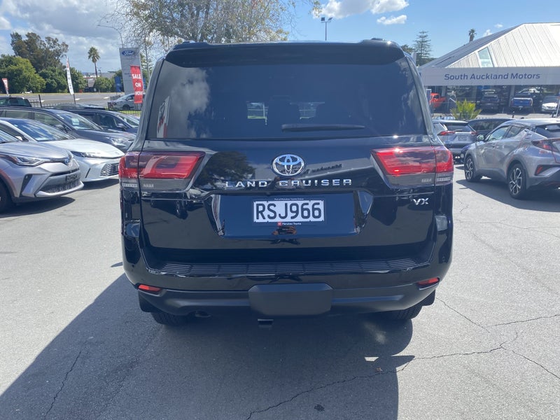 2022 Toyota Land Cruiser 300 VX 3.3DT 10AT 4WD... image 3