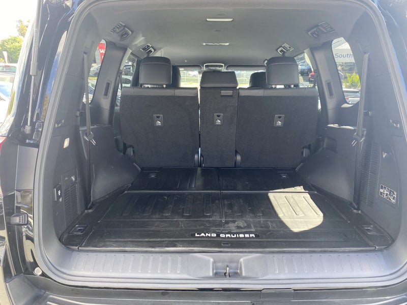 2022 Toyota Land Cruiser 300 VX 3.3DT 10AT 4WD... image 4