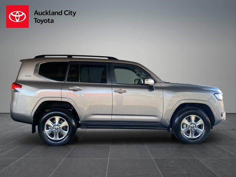 2022 Toyota Land Cruiser 300 VX 3.3DT 10AT 4WD... image 2