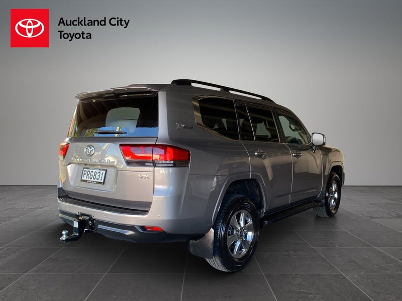 2022 Toyota Land Cruiser 300 VX 3.3DT 10AT 4WD... image 3