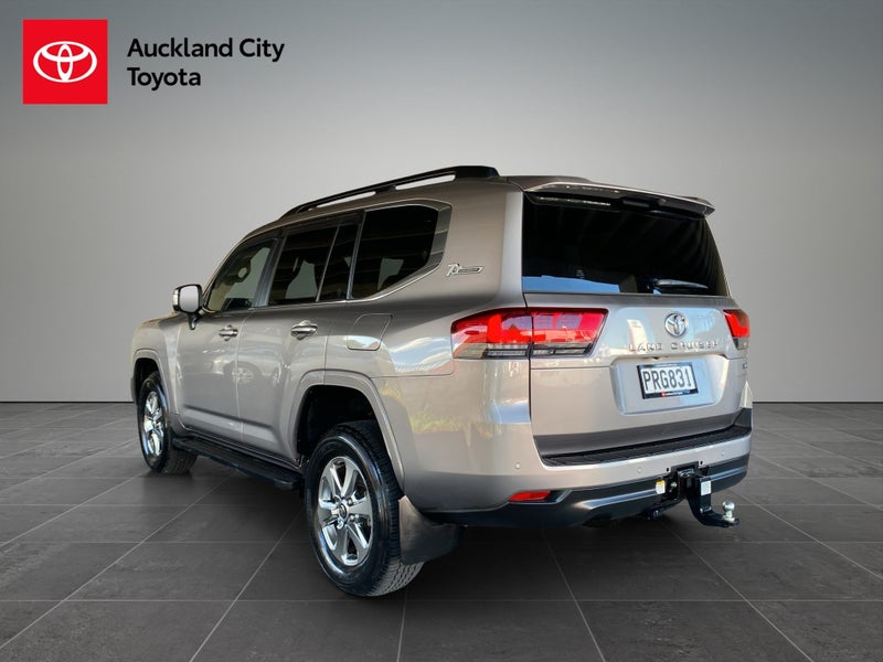 2022 Toyota Land Cruiser 300 VX 3.3DT 10AT 4WD... image 5