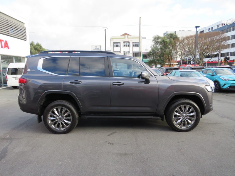 2022 Toyota Land Cruiser 300 VX 3.3DT 10AT 4WD SUV image 3