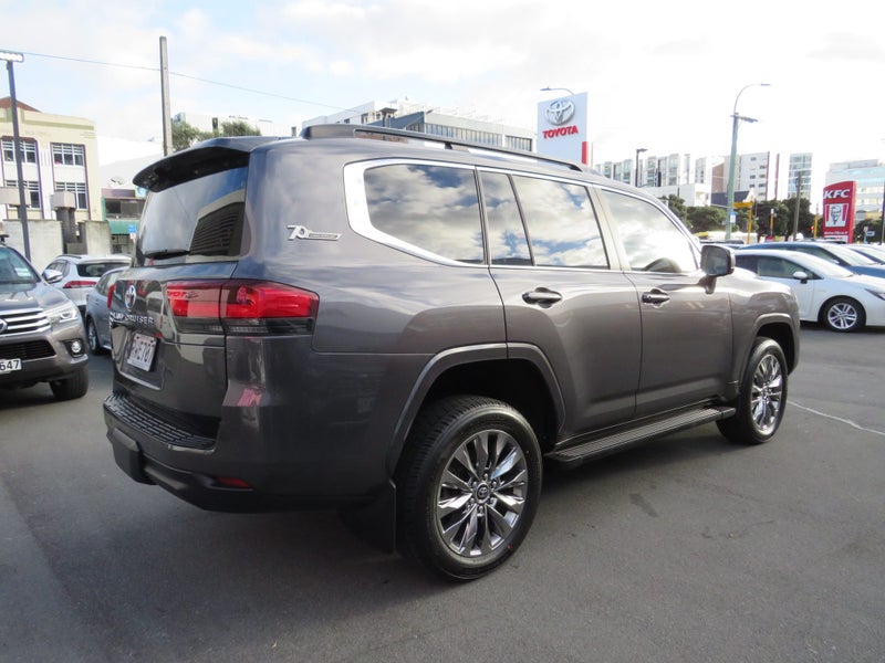 2022 Toyota Land Cruiser 300 VX 3.3DT 10AT 4WD SUV image 4