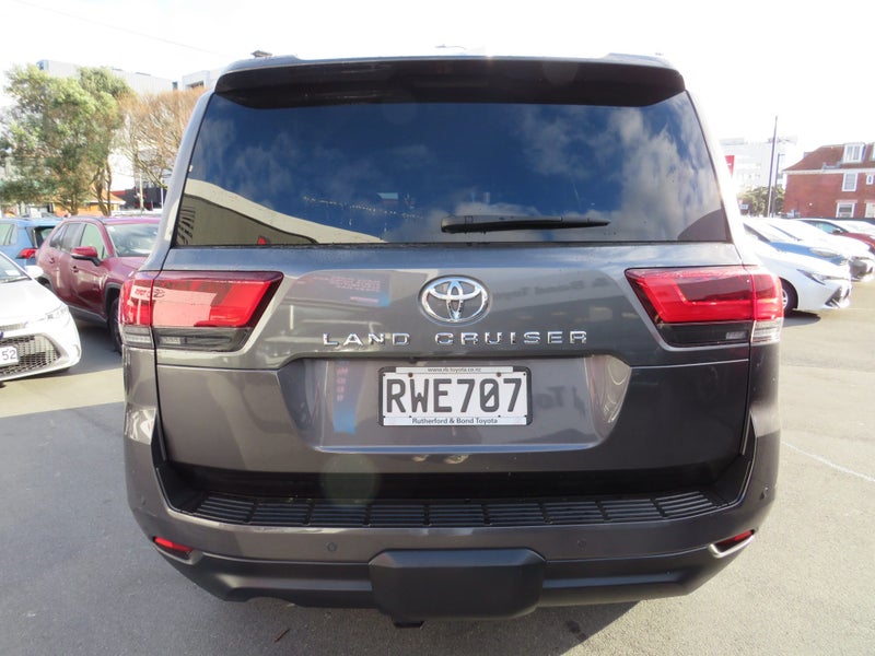 2022 Toyota Land Cruiser 300 VX 3.3DT 10AT 4WD SUV image 5