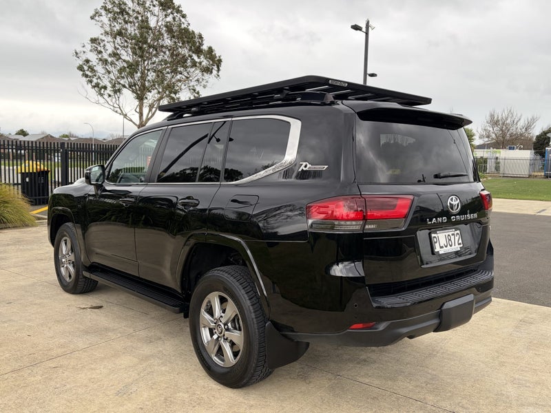 2022 Toyota Land Cruiser 300 VX 3.3DT Automatic... image 5