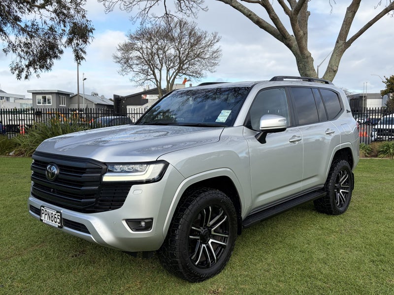 2022 Toyota Land Cruiser 300 VX 3.3DT Automatic... image 3