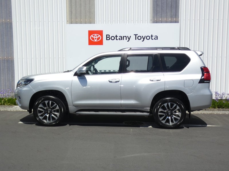 2022 Toyota Land Cruiser Prado VX image 4