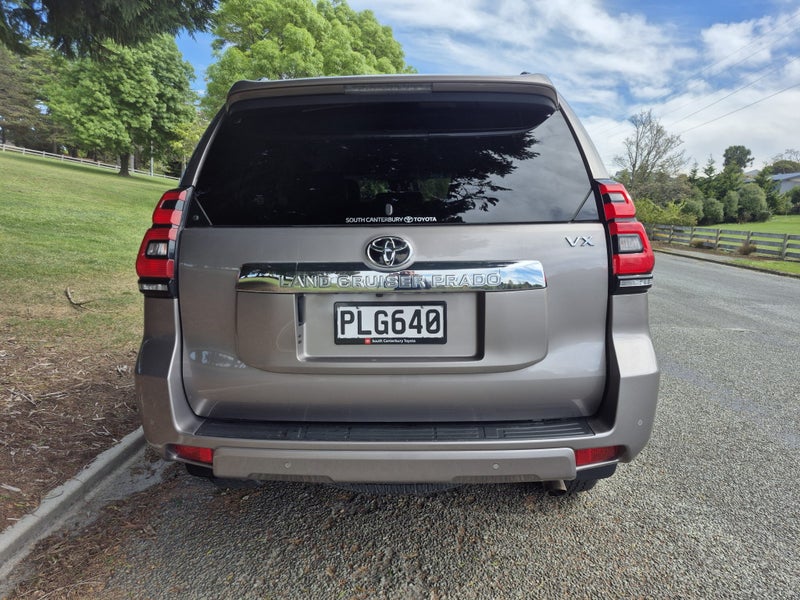 2022 Toyota Land Cruiser Prado VX 2.8D 6AT 4WD... image 5