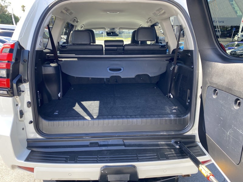 2022 Toyota Land Cruiser Prado VX 2.8D 6AT 4WD... image 4