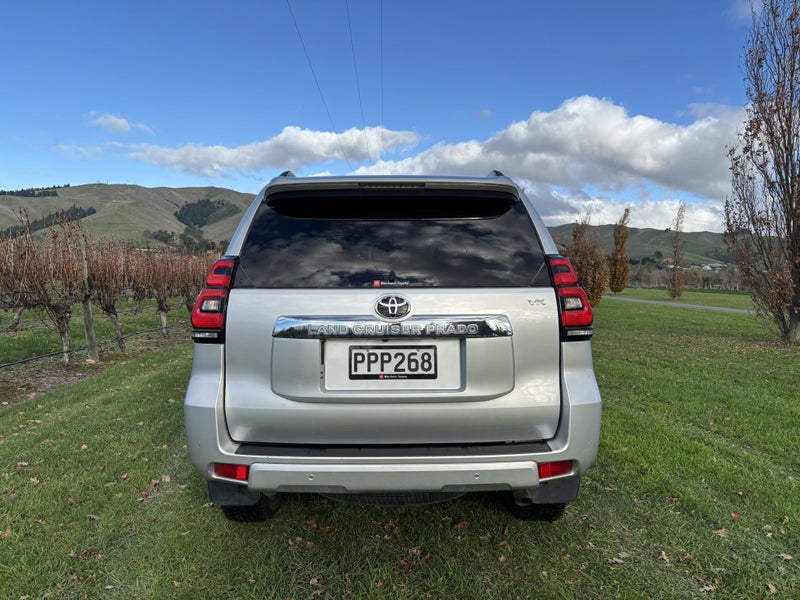 2022 Toyota Land Cruiser Prado VX 2.8D 6AT 4WD... image 4