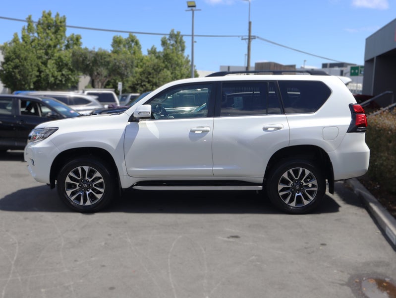 2022 Toyota Land Cruiser Prado VX 4WD, Leather image 4