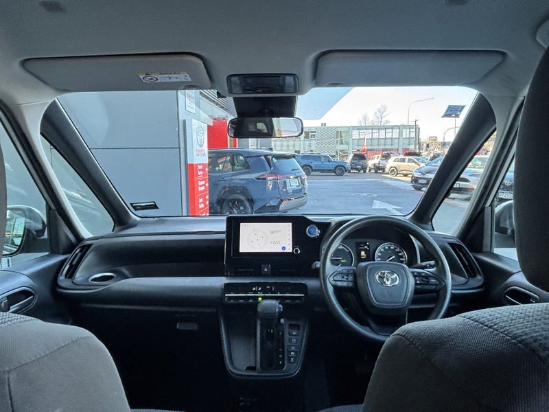 2022 Toyota Noah 1.8 HYBRID PEOPLE MOVER image 2