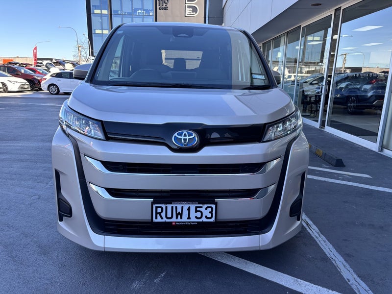 2022 Toyota Noah 1.8 HYBRID PEOPLE MOVER image 4