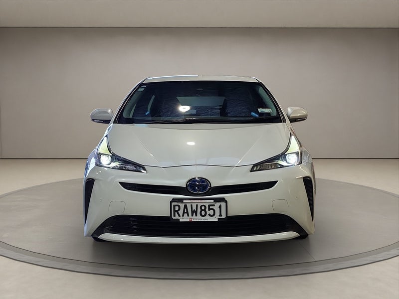 2022 Toyota Prius 1.8L Hybrid FWD Hatchback image 2