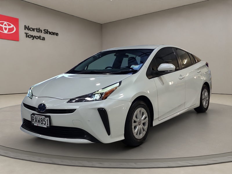 2022 Toyota Prius 1.8L Hybrid FWD Hatchback image 3