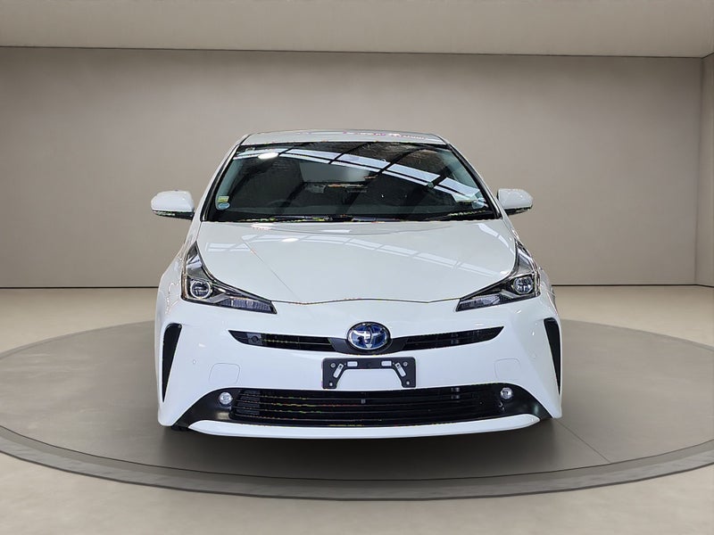 2022 Toyota Prius 1.8L Hybrid S Hatchback image 2