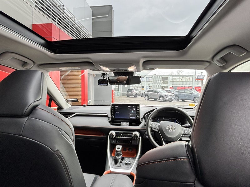 2022 Toyota RAV4 2.5 Hybrid ADVENTURE image 2