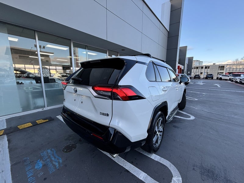 2022 Toyota RAV4 2.5 PLUG IN HYBRID image 3