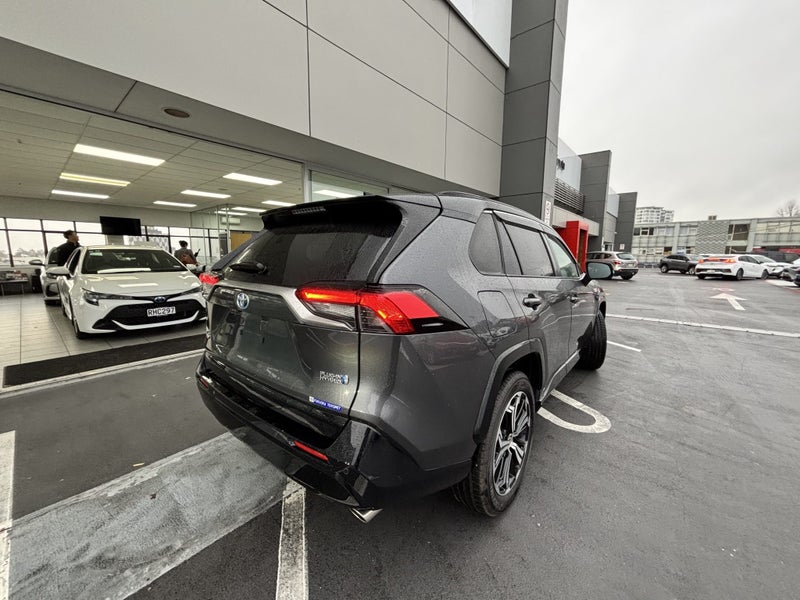 2022 Toyota RAV4 2.5 PLUG IN HYBRID LUXURY SUV image 3