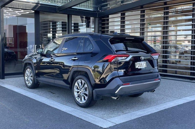 2022 Toyota RAV4 Limited 2.0 Petrol FWD SUV image 2