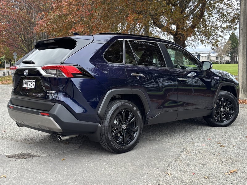 2022 Toyota RAV4 Limited 2.5P HV ECVT AWD SUV image 5