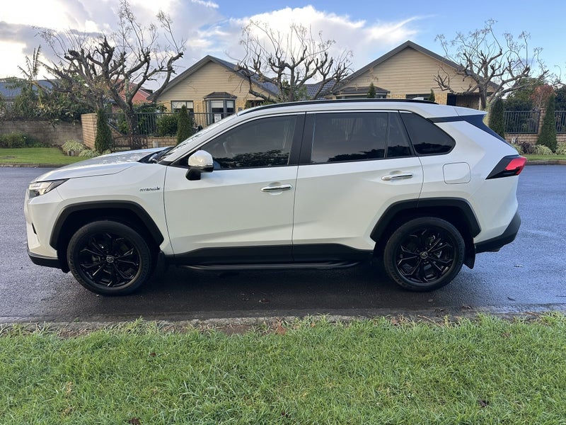 2022 Toyota RAV4 Limited 2.5P HV ECVT AWD SUV/5... image 4