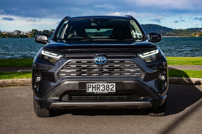 2022 Toyota RAV4 Limited 2.5P HV ECVT AWD SUV image 2