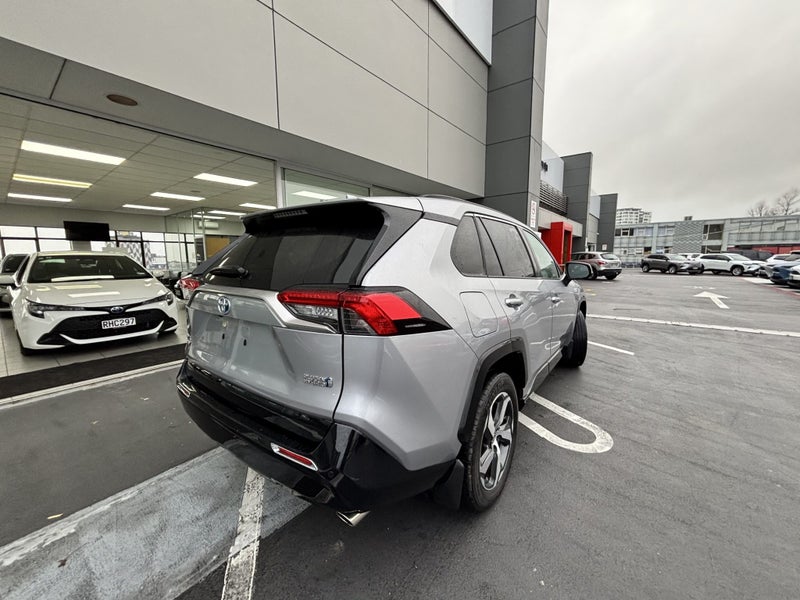 2022 Toyota RAV4 P2.5 PLUG IN HYBRID LUXURY SUV image 3