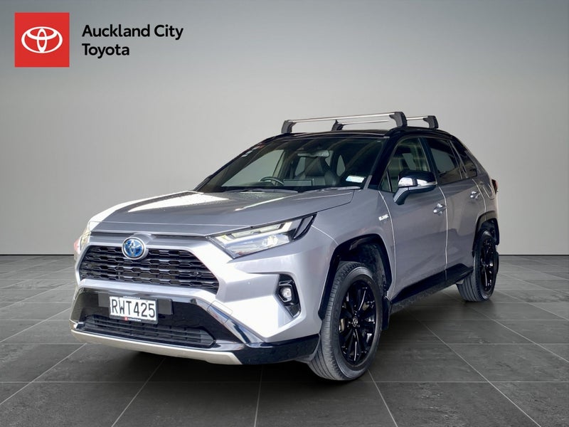 2022 Toyota RAV4 XSE 2.5P HV ECVT AWD SUV image 3