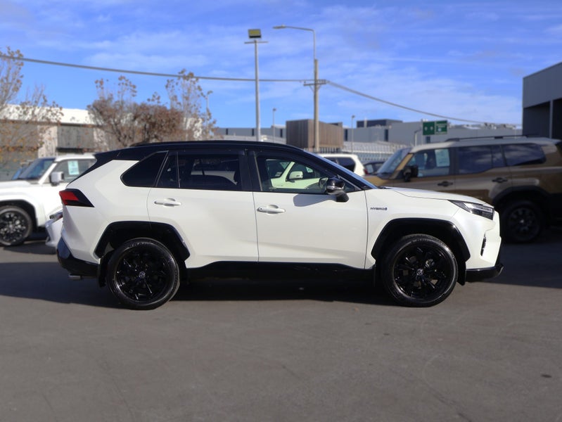 2022 Toyota RAV4 XSE HYBRID AWD/4WD, Push Start image 4